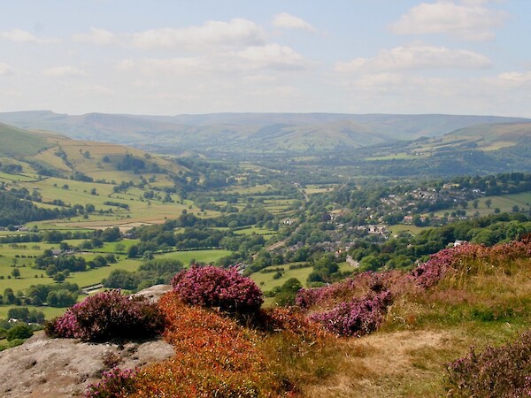 by Mike Peel :Near_Hathersage,_Peak_District
