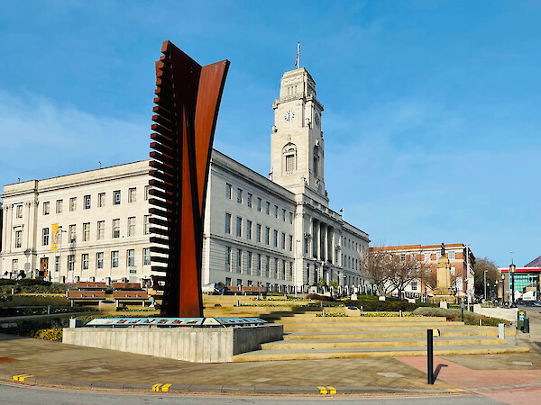 Town Hall - By Dave Pickersgill, CC BY-SA 2.0